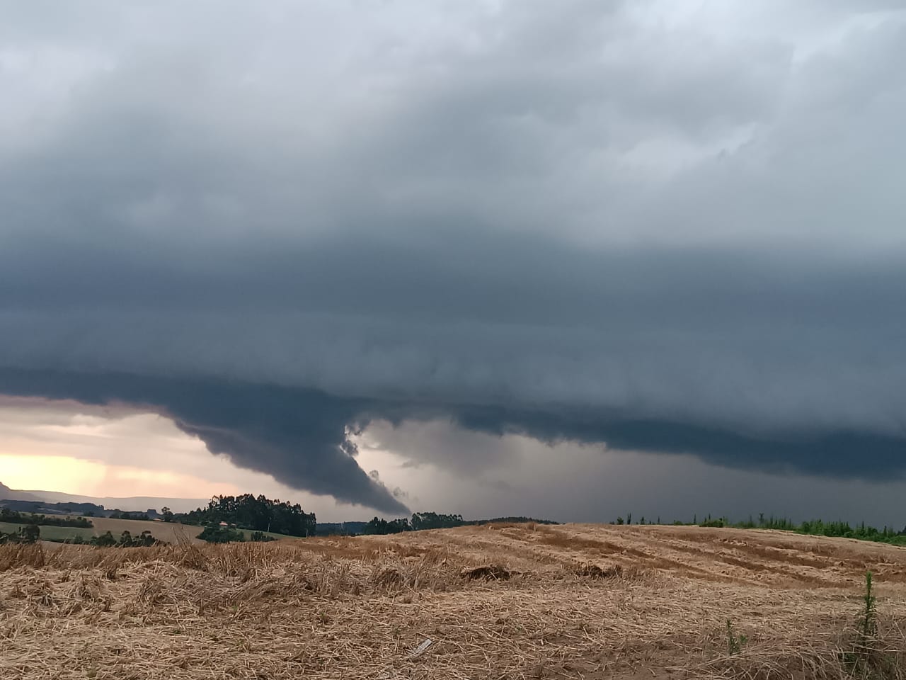 Forte chuva de granizo atinge região