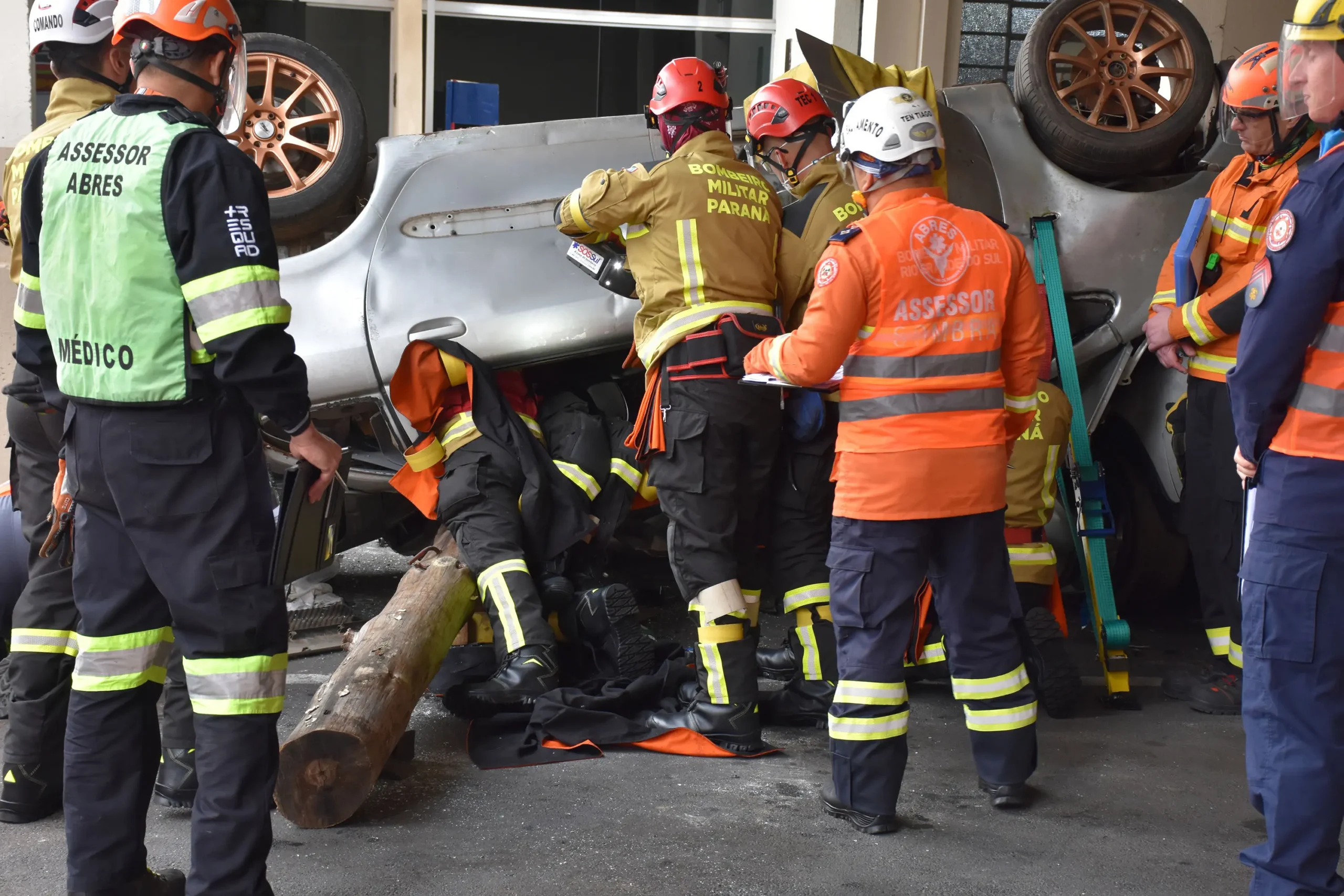 Bombeiros militares do Paraná disputam mundial de salvamento veicular em Portugal