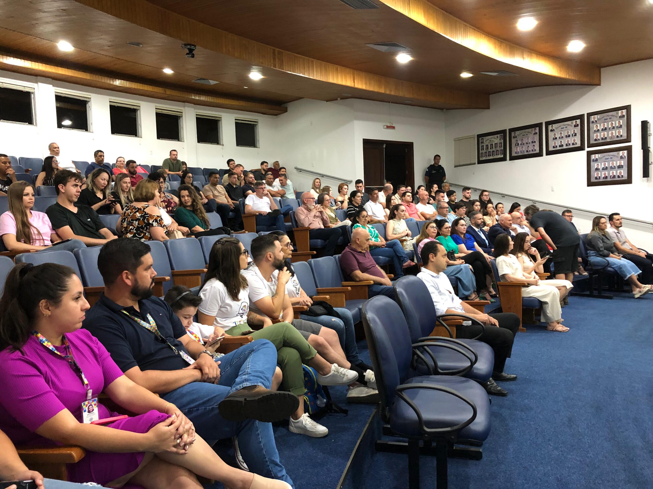 Aprovada em 1ª votação PL que flexibiliza horário de funcionamento do comércio