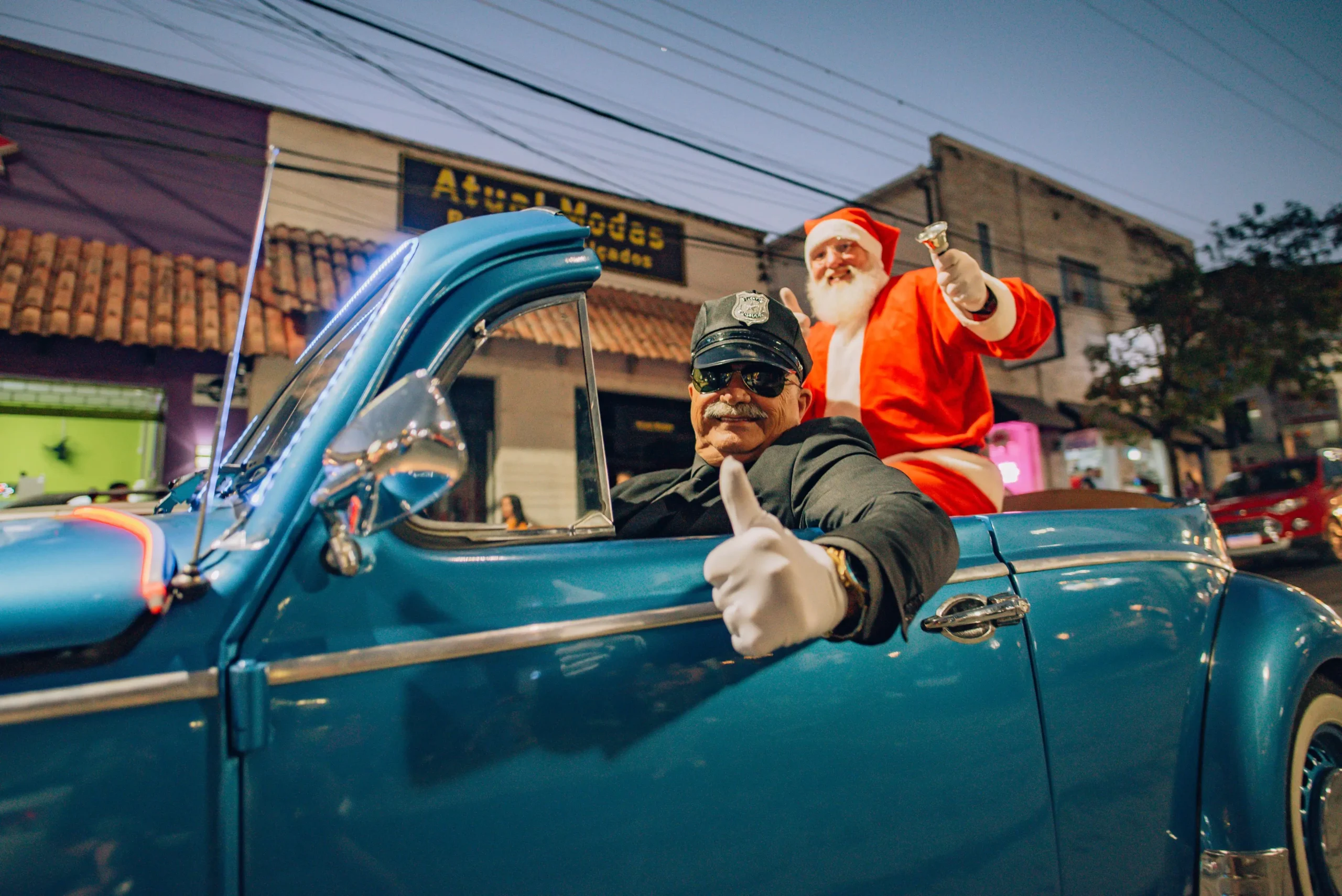 Abertura do "Natal de Irati" encanta moradores com desfile, cantata e a magia do Papai Noel