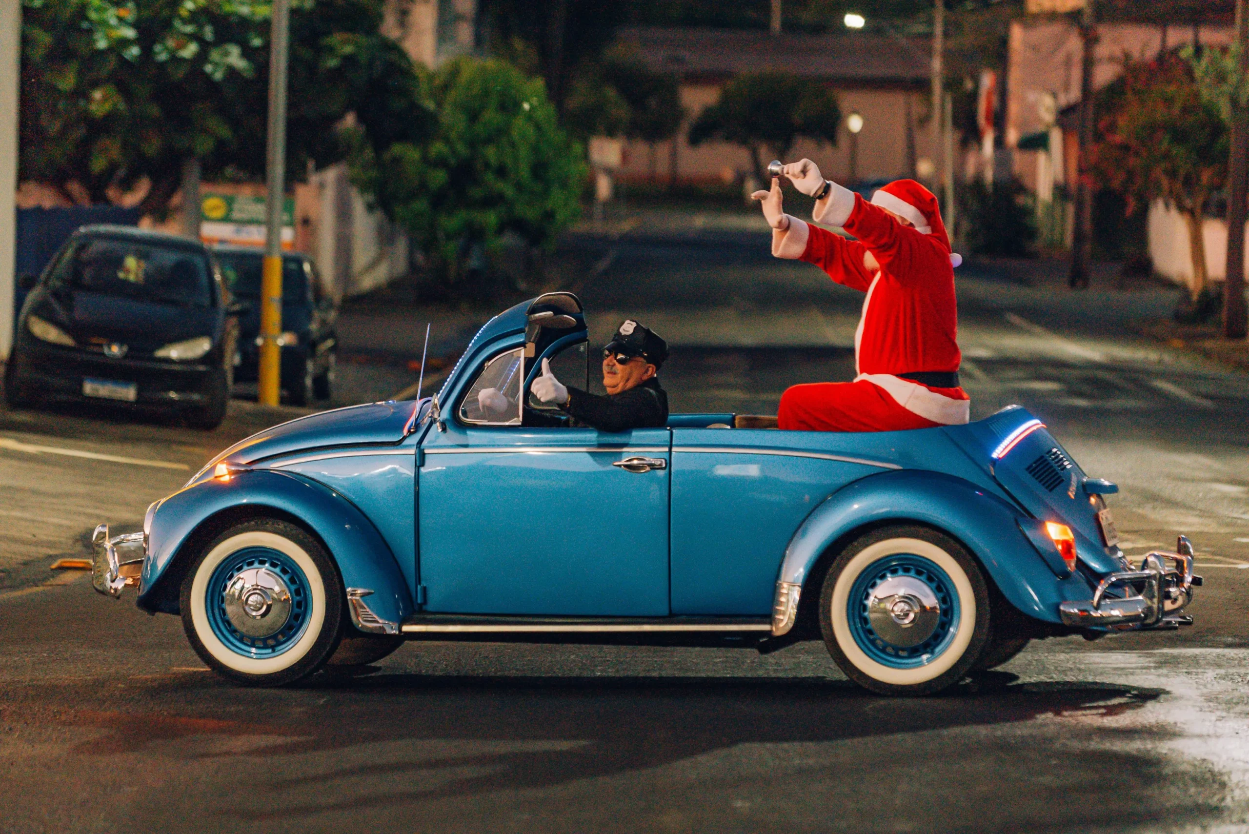 Abertura do "Natal de Irati" encanta moradores com desfile, cantata e a magia do Papai Noel