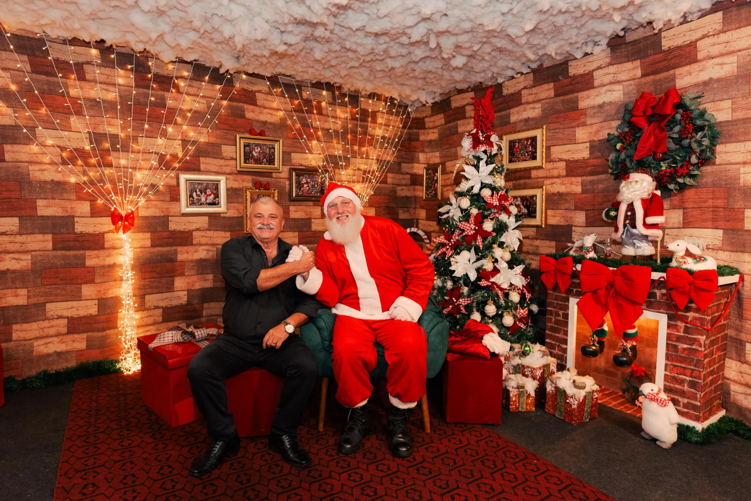 Abertura do "Natal de Irati" encanta moradores com desfile, cantata e a magia do Papai Noel