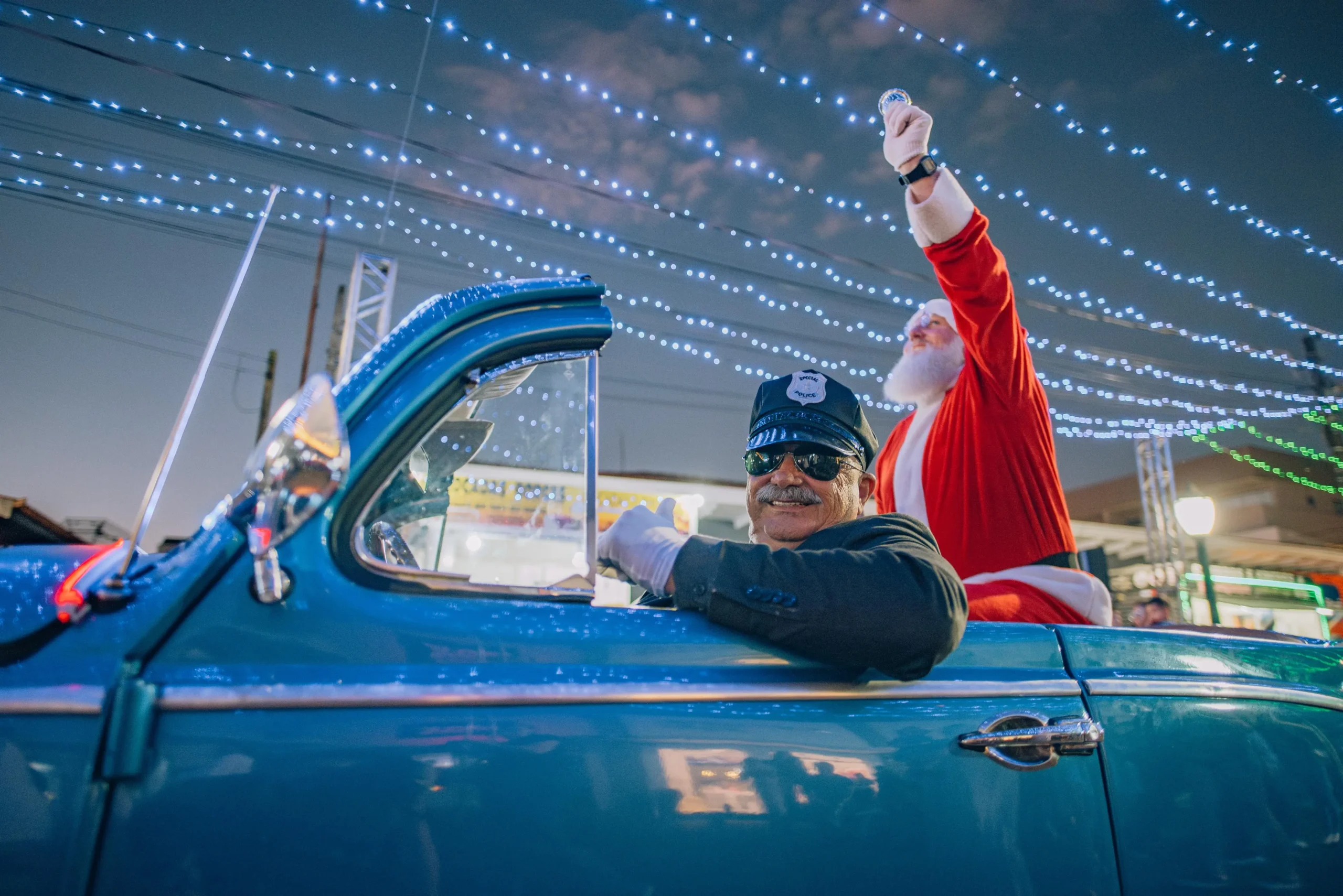 Abertura do "Natal de Irati" encanta moradores com desfile, cantata e a magia do Papai Noel