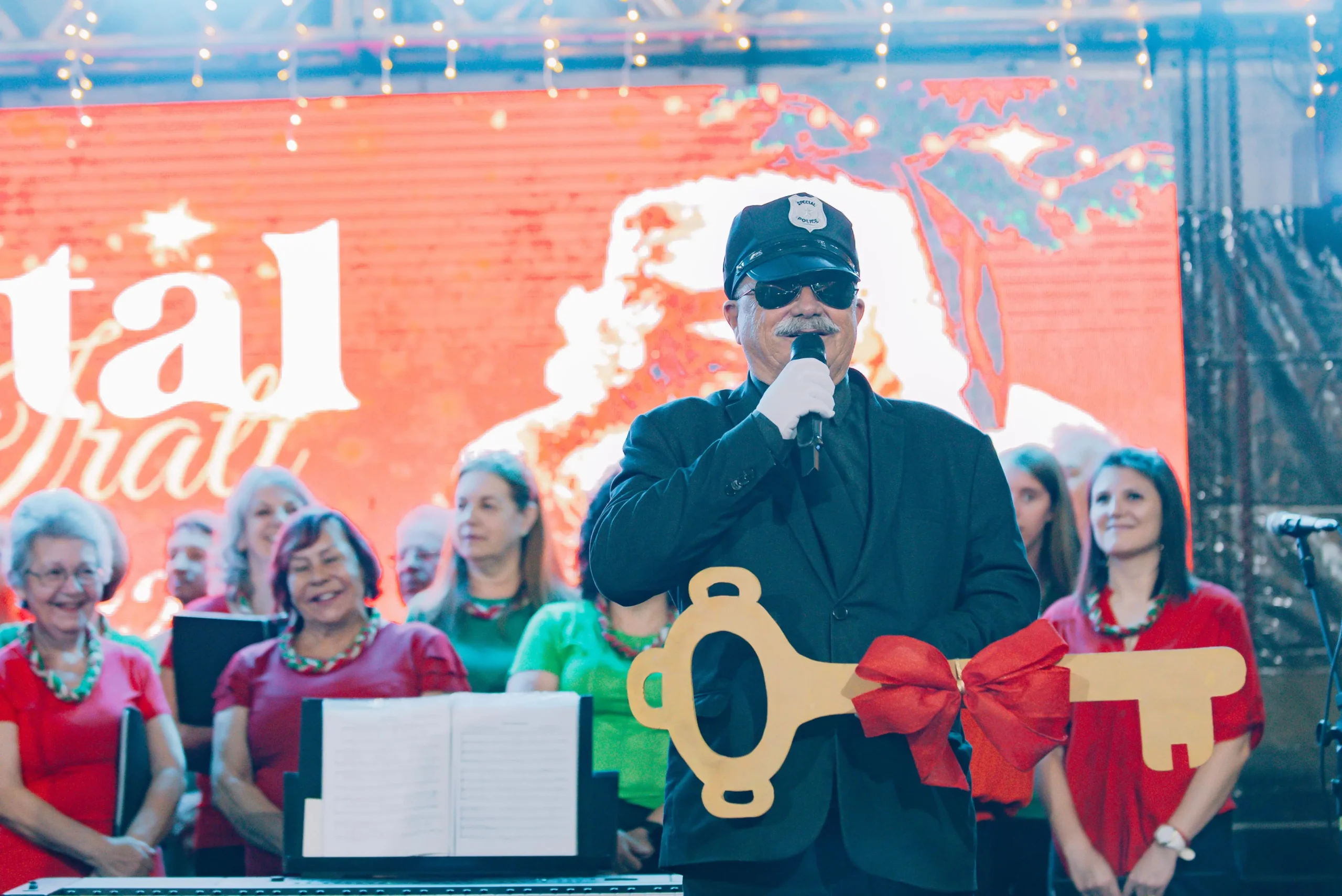 Abertura do "Natal de Irati" encanta moradores com desfile, cantata e a magia do Papai Noel