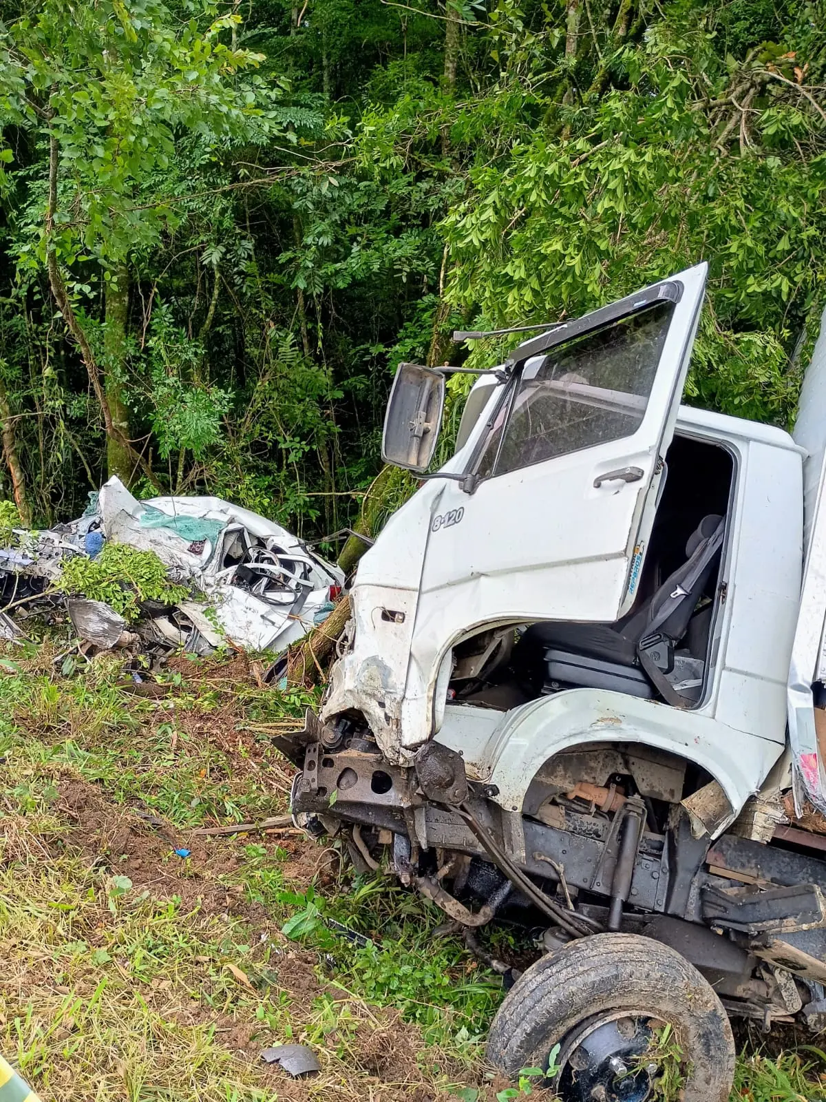 Acidente interdita pista entre Rebouças e Rio Azul