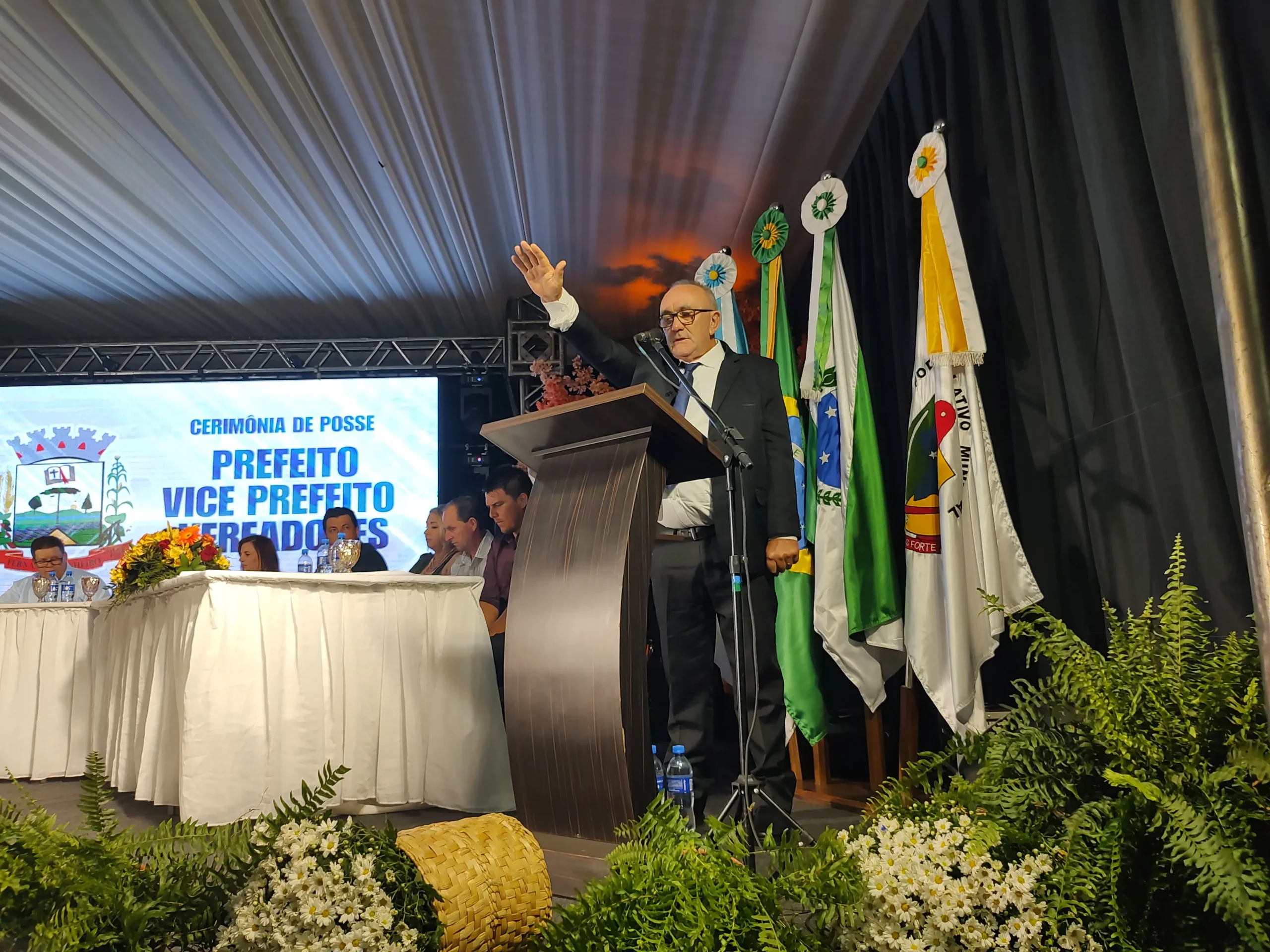 Acompanhe a cerimônia de posse do prefeito, vice e vereadores de Fernandes Pinheiro