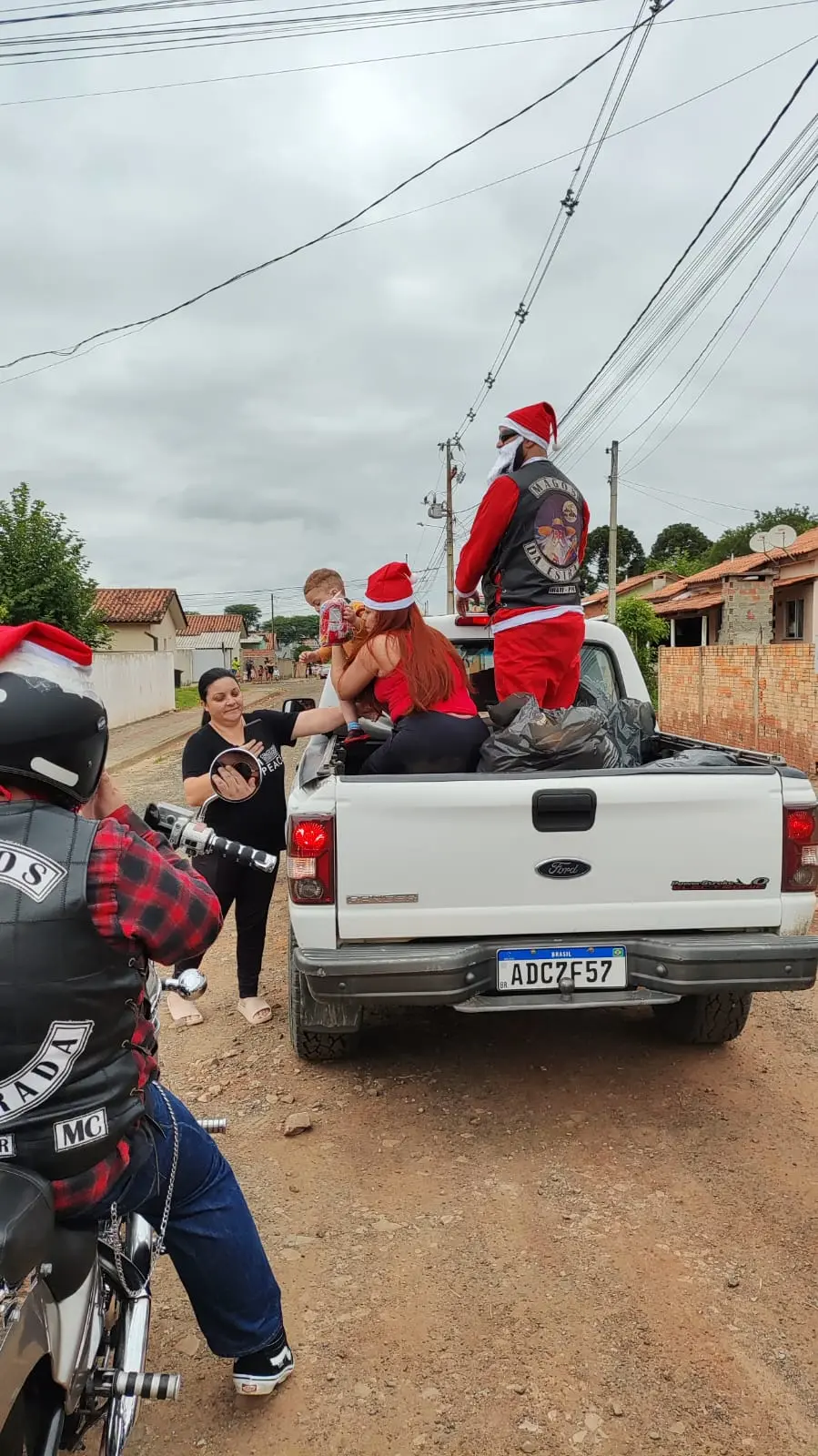 MotoClube Magos da Estrada realiza Ação Beneficente de Natal em Irati e Fernandes Pinheiro