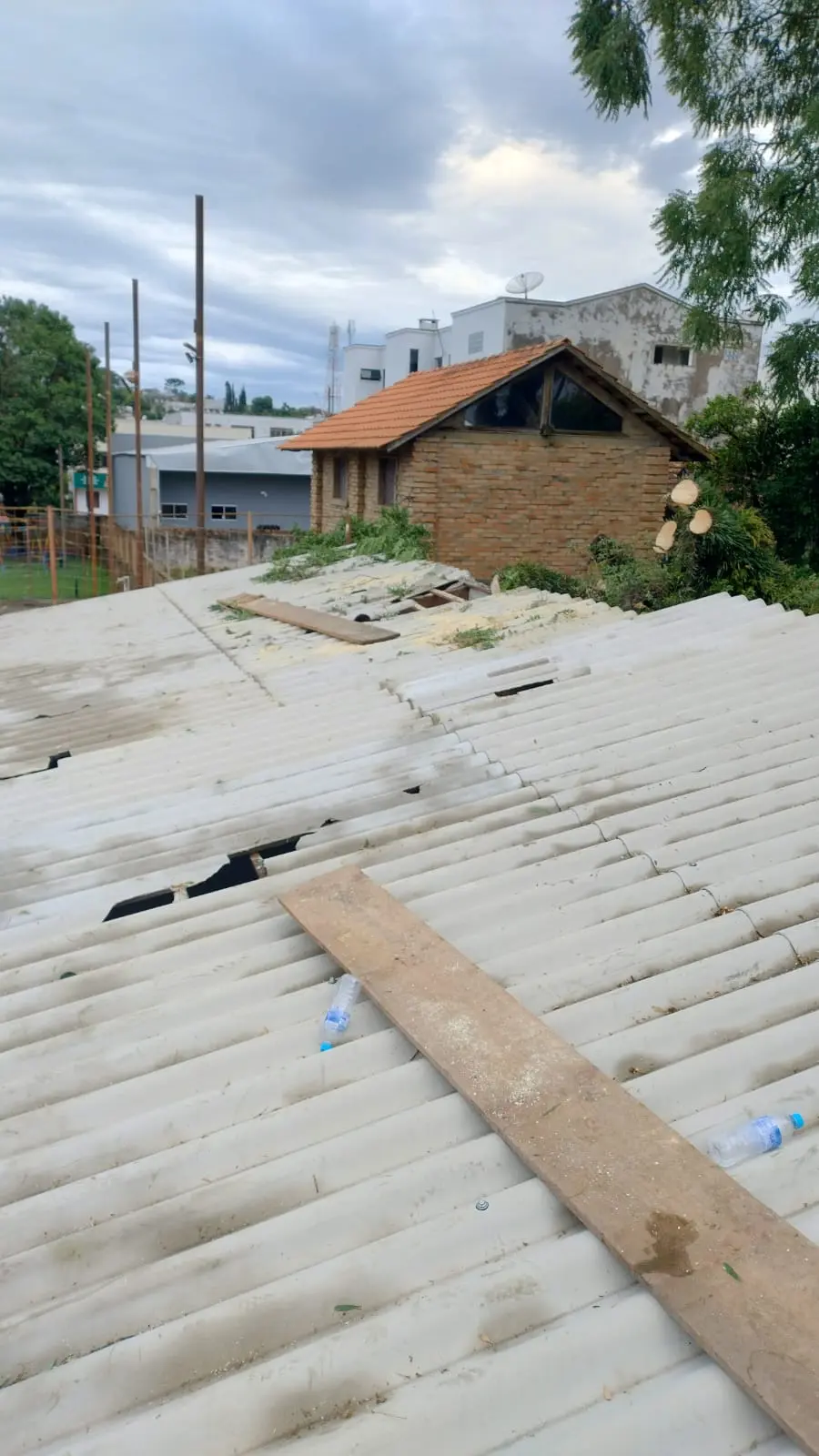 Vendaval causa estragos em São Mateus do Sul-PR