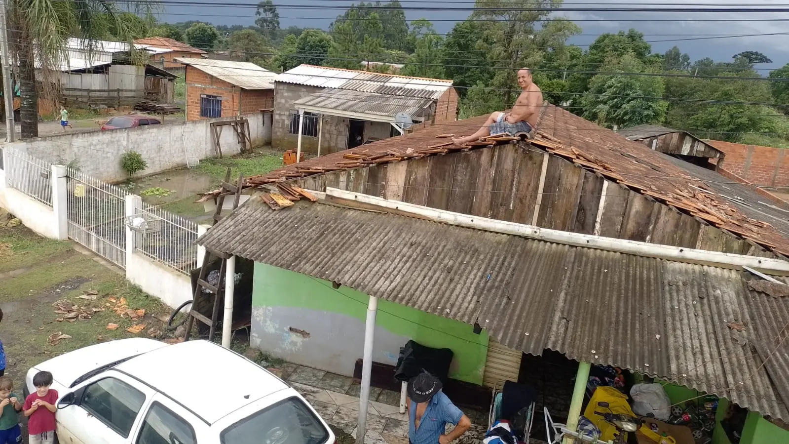 Vendaval causa estragos em São Mateus do Sul-PR