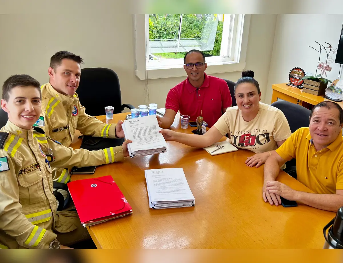 Prefeita Fernanda Sardanha apresenta projeto da nova sede do Corpo de Bombeiros de São Mateus do Sul