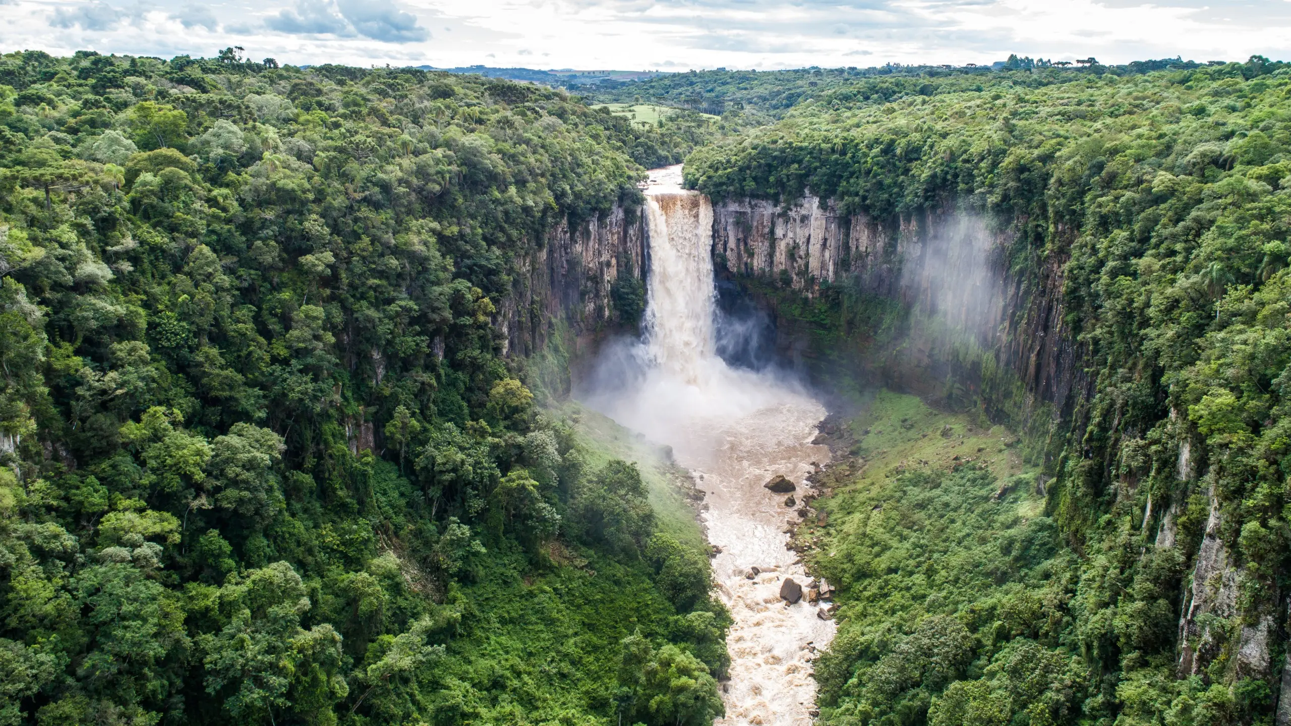 Conheça o Monumento Natural Salto São João de Prudentópolis