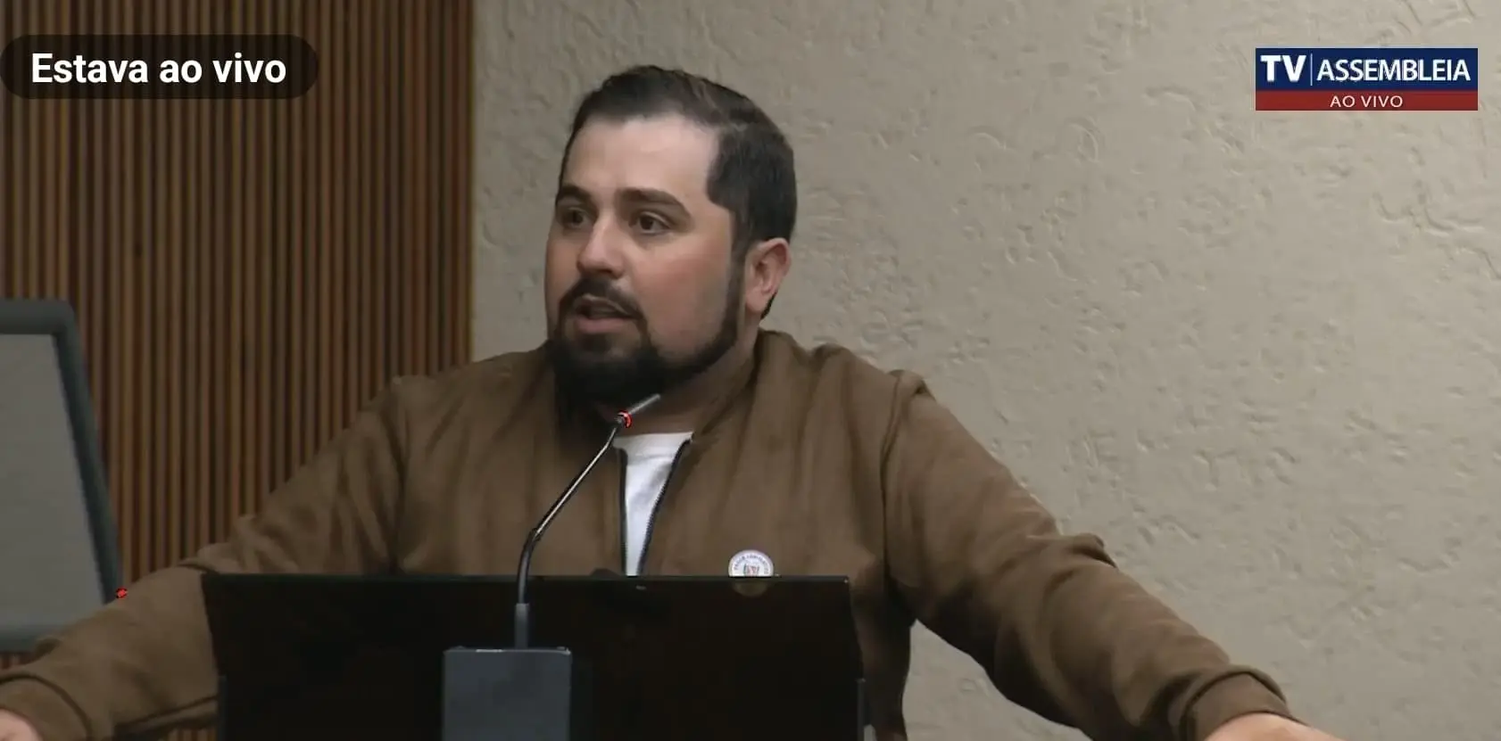 Assembleia Legislativa debate lei da compra do fumo no paiol no Paraná