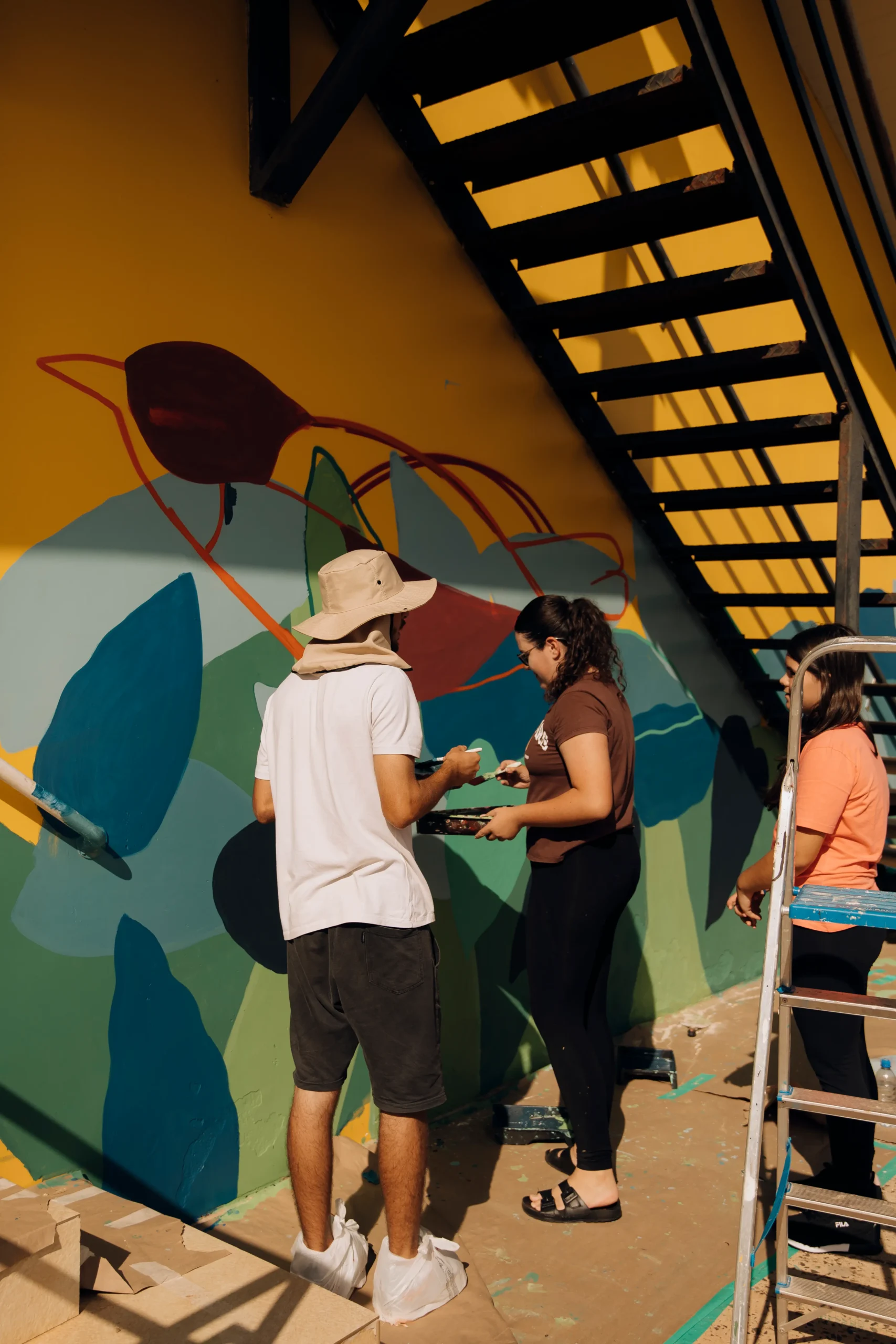 Teixeira Soares recebe artista Fox Malinoski durante Percurso de Artes Urbanas promovido pelo AMAS