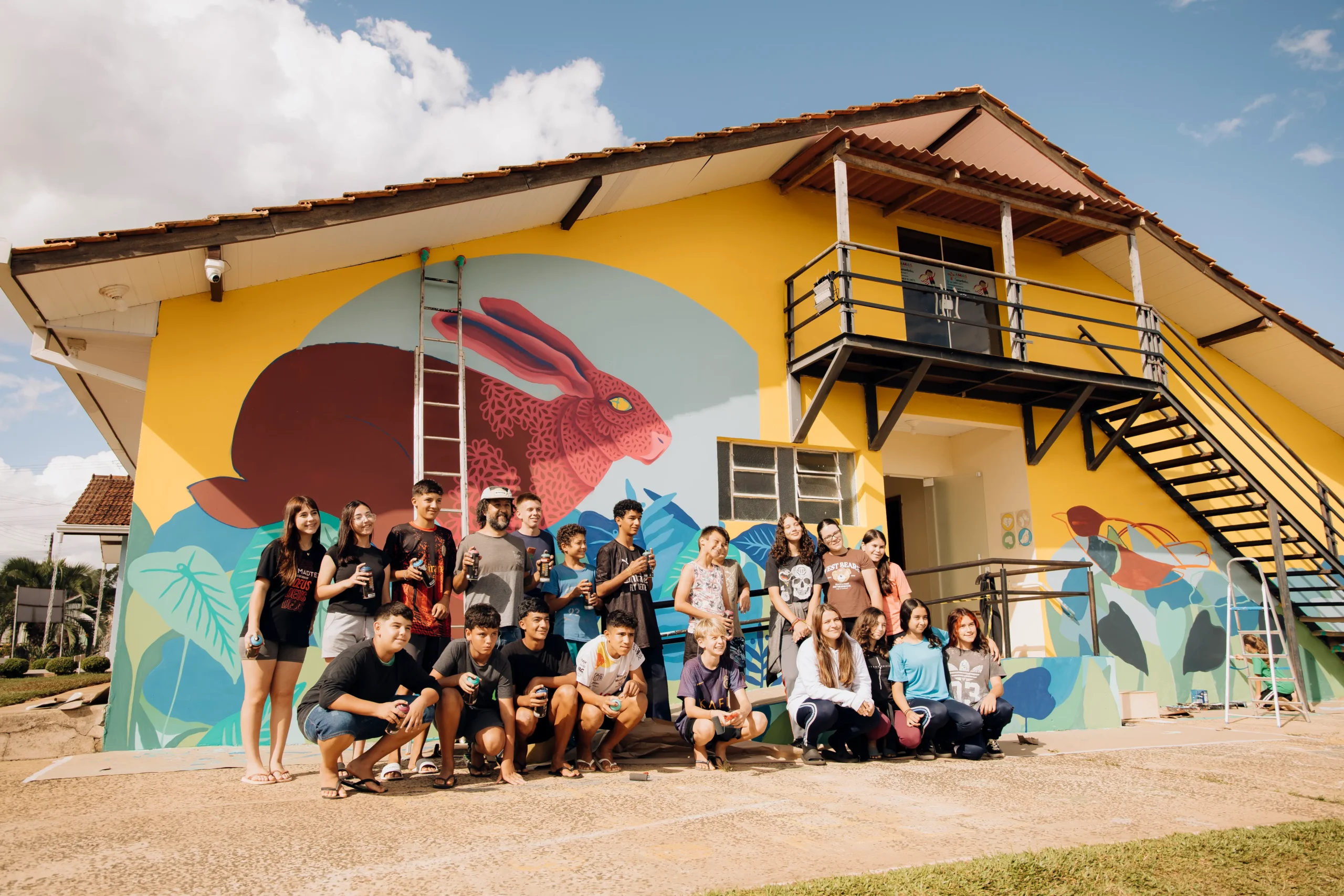 Teixeira Soares recebe artista Fox Malinoski durante Percurso de Artes Urbanas promovido pelo AMAS