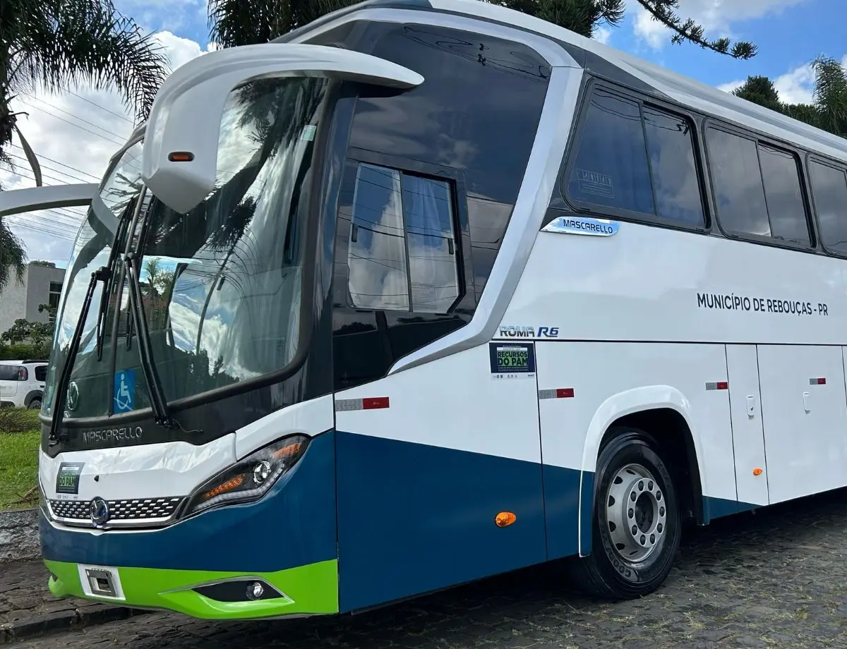 Rebouças recebe novo ônibus para Terceira Idade com investimento de R$ 1,3 mi