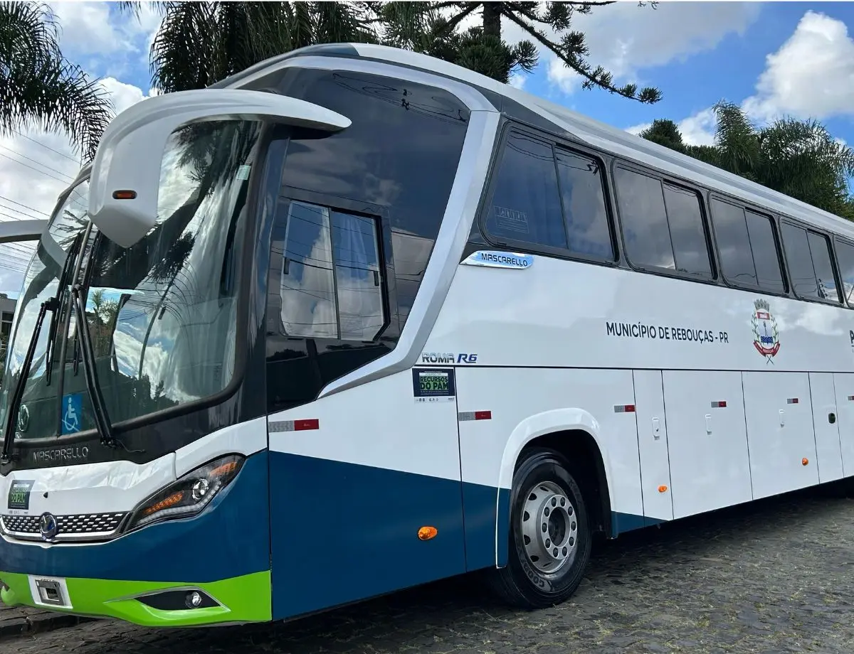 Rebouças recebe novo ônibus para Terceira Idade com investimento de R$ 1,3 mi