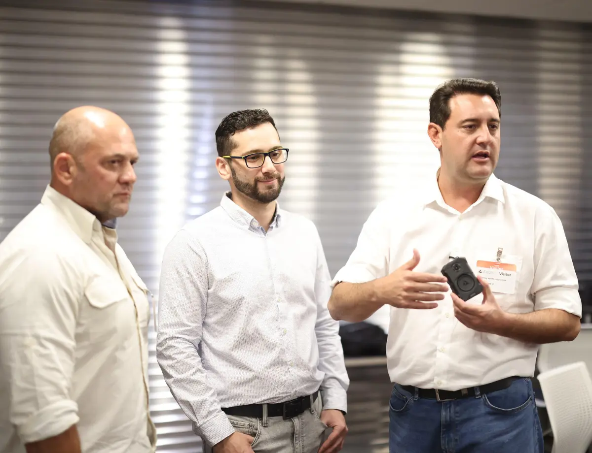 Ratinho Junior anuncia novo teste com câmeras corporais com tradução simultânea na PM
