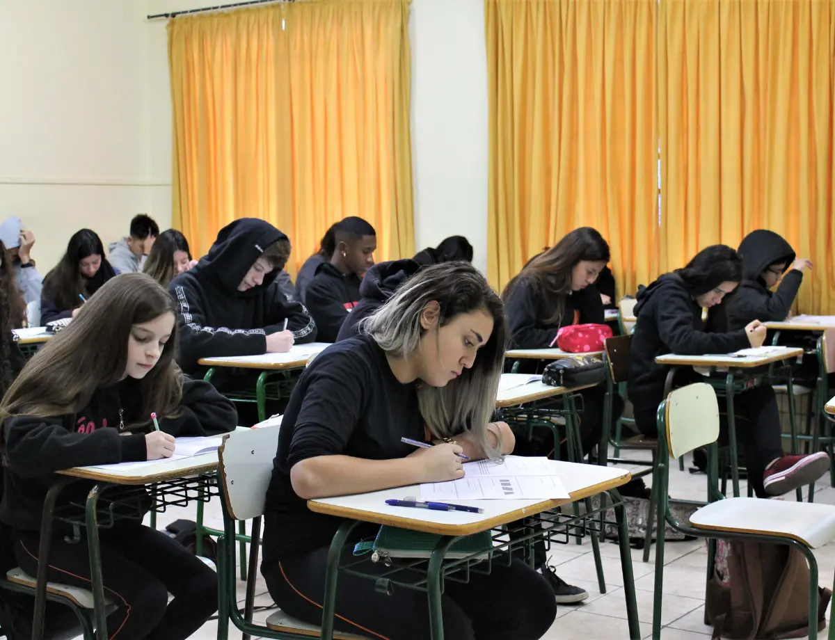Educação reforça importância do Enem aos alunos; Paraná tem app exclusivo para preparação