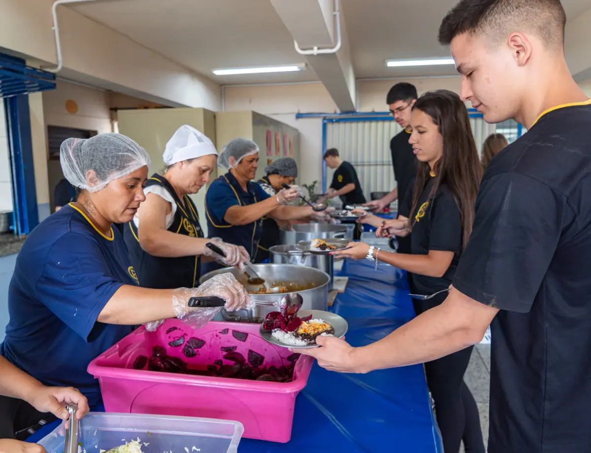 Restrição alimentar: nutricionistas acompanham alunos autistas da rede estadual