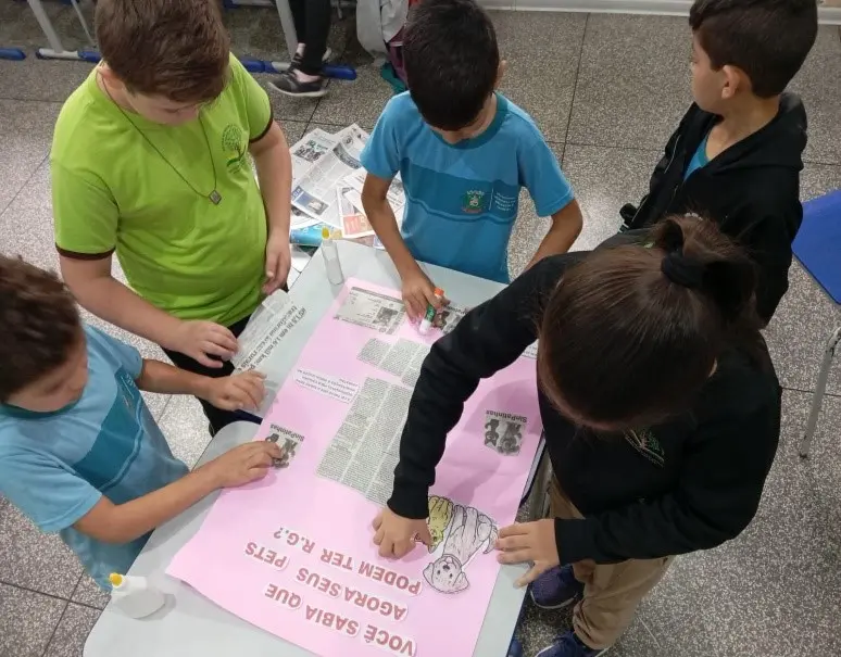 Alunos aprendem sobre documento de identidade para pets com Jornal Folha de Irati