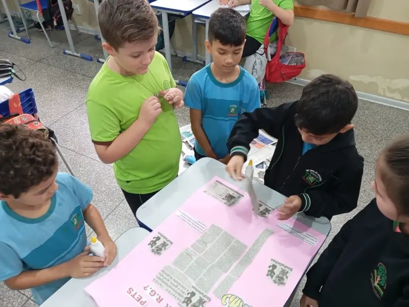 Alunos aprendem sobre documento de identidade para pets com Jornal Folha de Irati