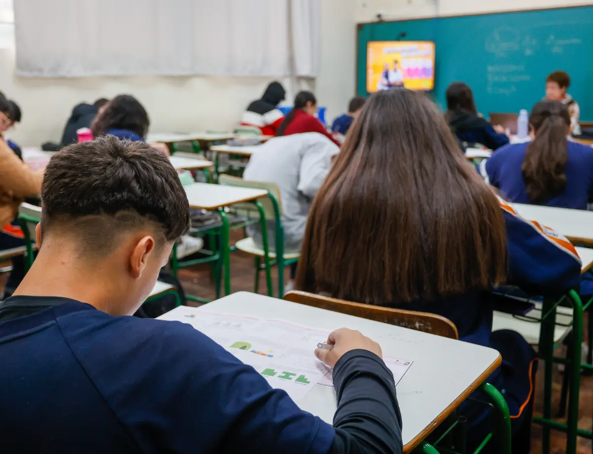 Governo regulamenta programa de educação em tempo integral na rede estadual