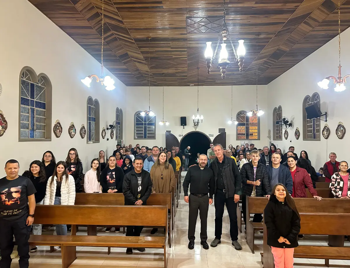 Grupo de teatro São Francisco de Assis reúne diretoria e integrantes
