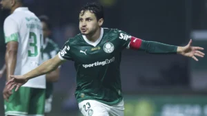 Raphael Veiga marcou o primeiro gol do Palmeiras na goleada sobre o Juventude • Alexandre Schneider/Getty Images