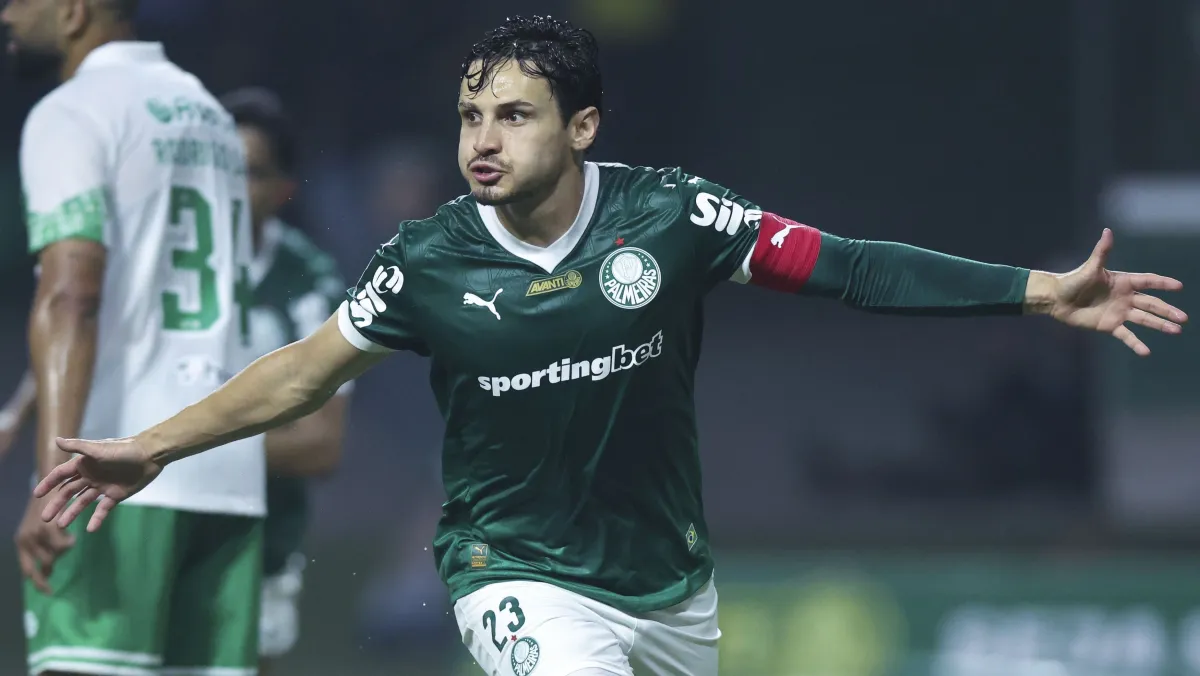 Raphael Veiga marcou o primeiro gol do Palmeiras na goleada sobre o Juventude • Alexandre Schneider/Getty Images